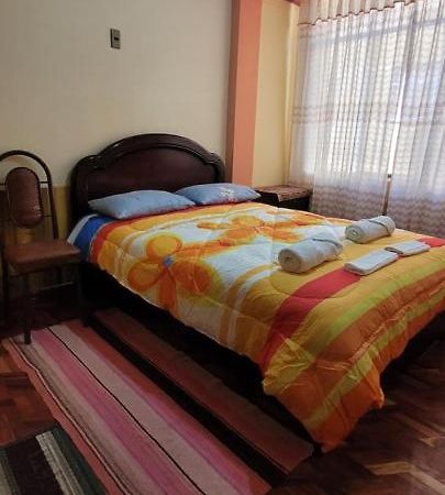 コパカバーナ Hostal Sol Y Luna Bed & Breakfast エクステリア 写真