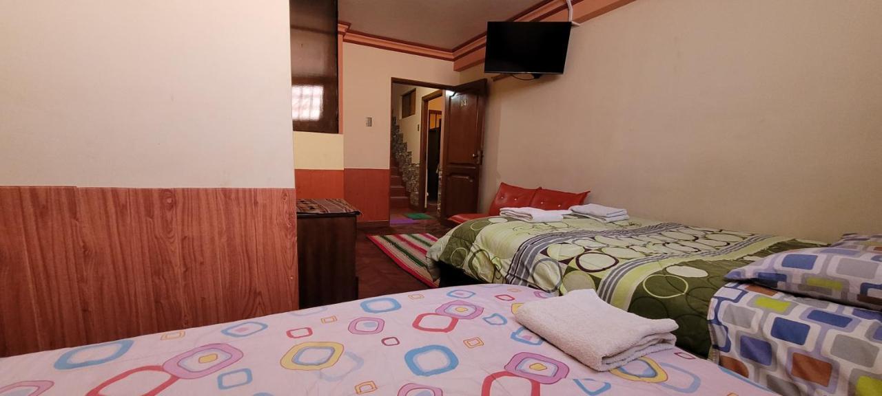 コパカバーナ Hostal Sol Y Luna Bed & Breakfast エクステリア 写真