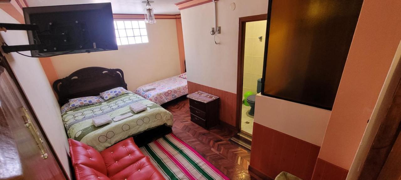 コパカバーナ Hostal Sol Y Luna Bed & Breakfast エクステリア 写真