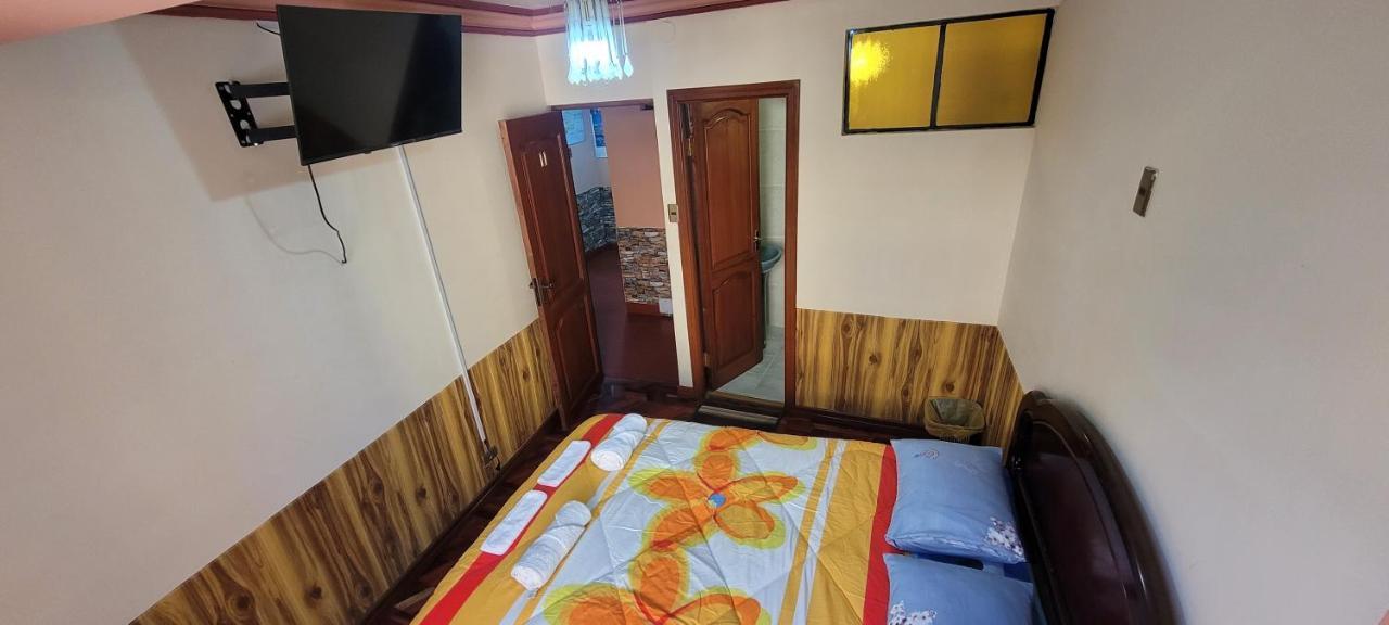 コパカバーナ Hostal Sol Y Luna Bed & Breakfast エクステリア 写真