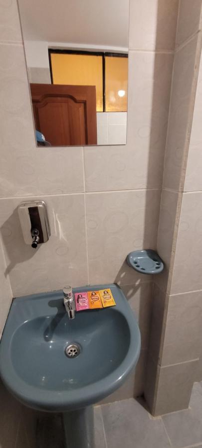 コパカバーナ Hostal Sol Y Luna Bed & Breakfast エクステリア 写真