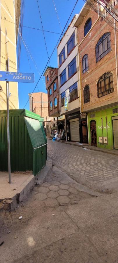 コパカバーナ Hostal Sol Y Luna Bed & Breakfast エクステリア 写真