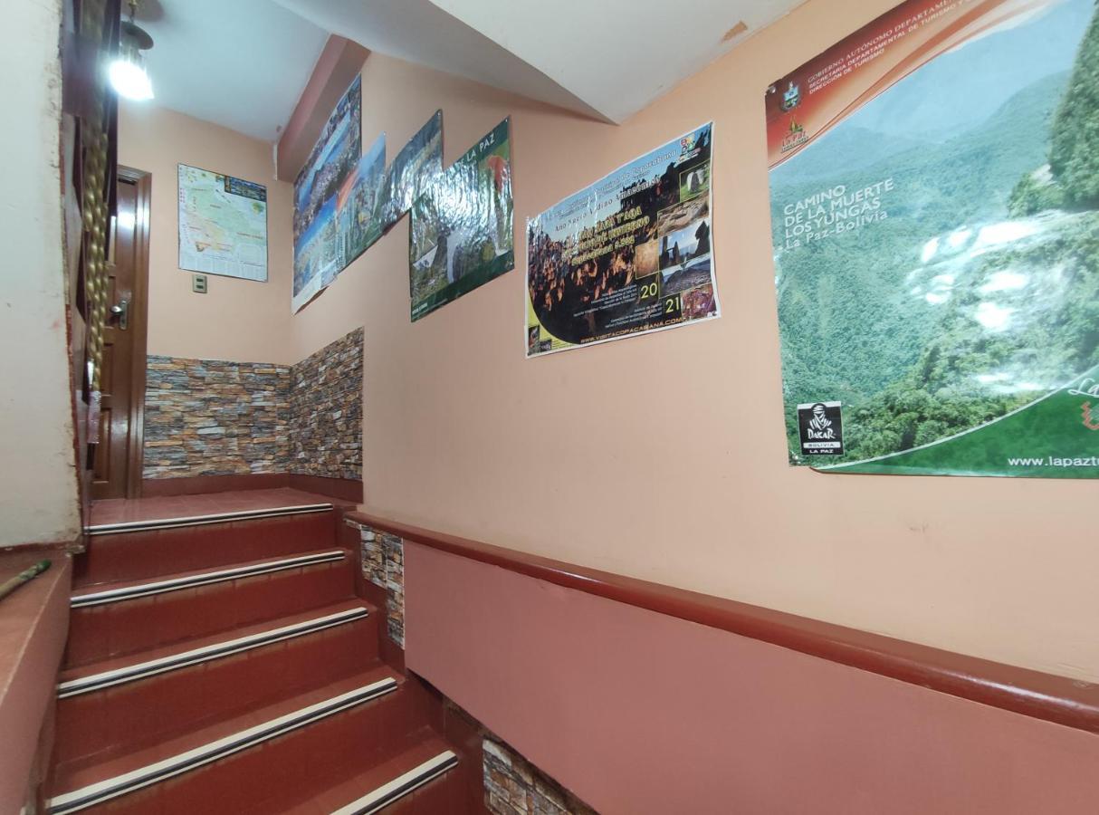 コパカバーナ Hostal Sol Y Luna Bed & Breakfast エクステリア 写真