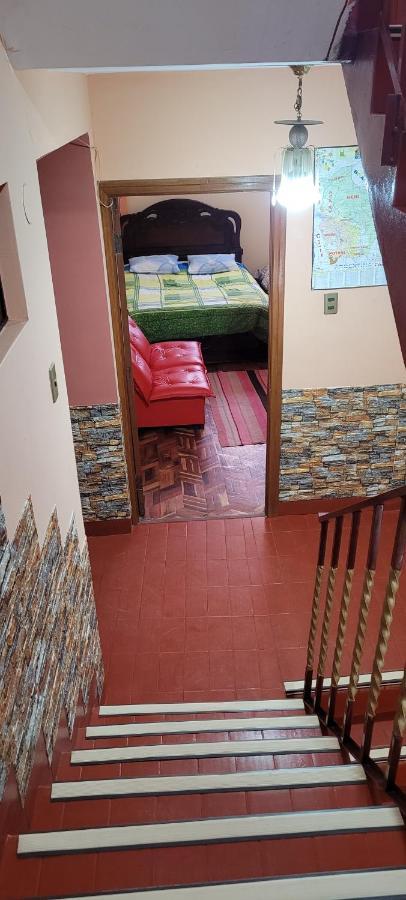 コパカバーナ Hostal Sol Y Luna Bed & Breakfast エクステリア 写真