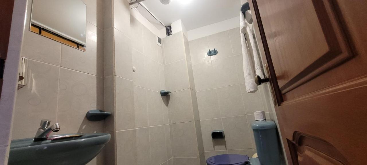 コパカバーナ Hostal Sol Y Luna Bed & Breakfast エクステリア 写真