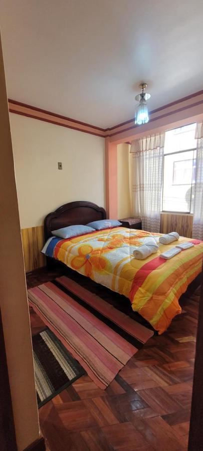 コパカバーナ Hostal Sol Y Luna Bed & Breakfast エクステリア 写真