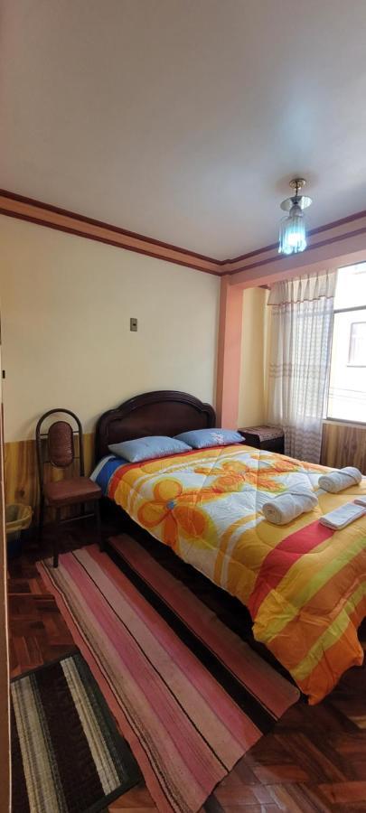コパカバーナ Hostal Sol Y Luna Bed & Breakfast エクステリア 写真