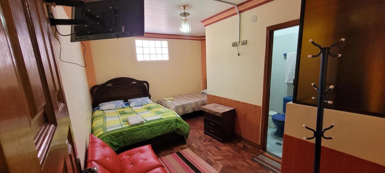 コパカバーナ Hostal Sol Y Luna Bed & Breakfast エクステリア 写真