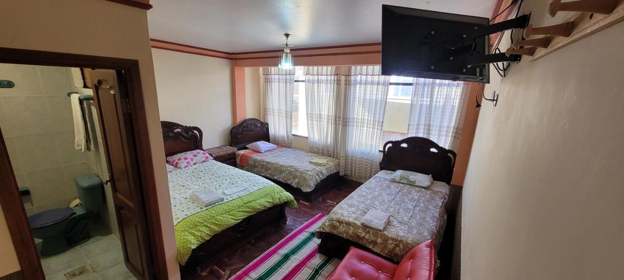 コパカバーナ Hostal Sol Y Luna Bed & Breakfast エクステリア 写真